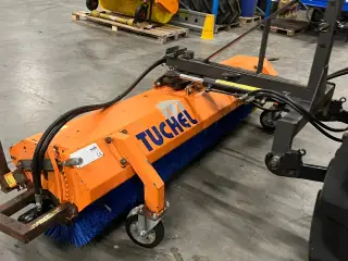 Tuchel 230 Hydraulisk kost med nylon børster og hydraulisk sving. Brede 2300 o