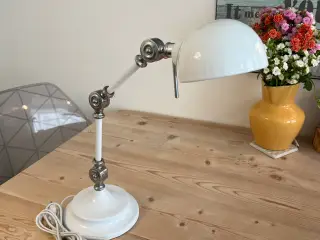 Dejlig retrostyle skrivebordlampe