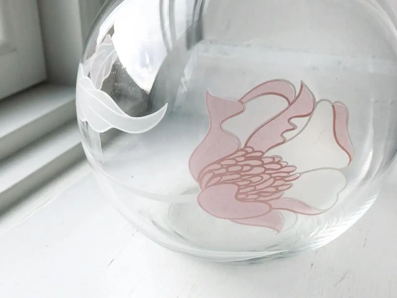 Billede 2 - Kugle af glas m lyserød blomst