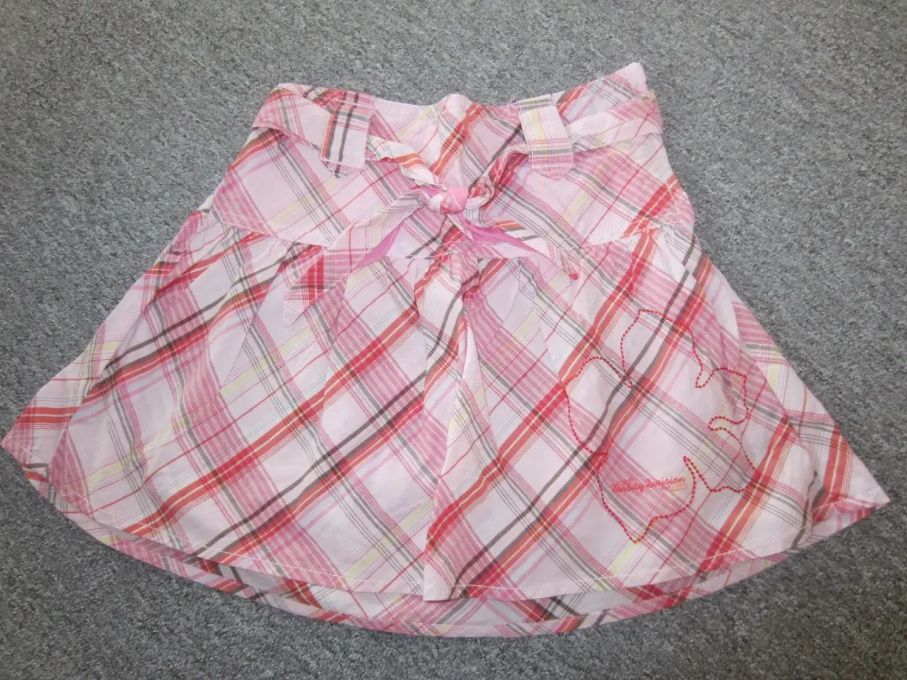 Billede 1 - Sød nederdel str. 116 fra H&M