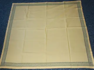 Okkerfarvet dug, 110 x 120 cm