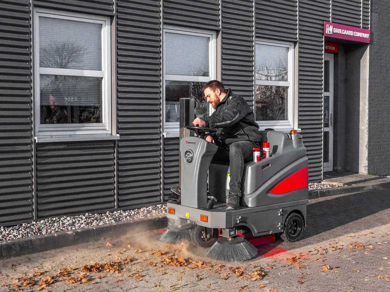 Billede 19 - CleanMaster Ultimate ride-on fejemaskine – 8800 m²/t