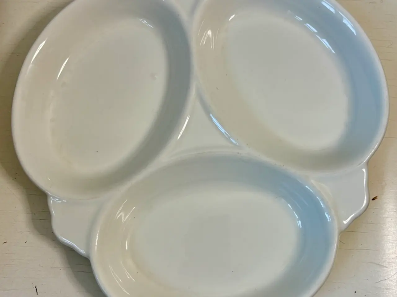 Billede 1 - Royal Copenhagen, hvidt cabaretfad - nr 2