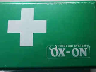 NYE Førstehjælpskasser. Neuen Verbandkasten.