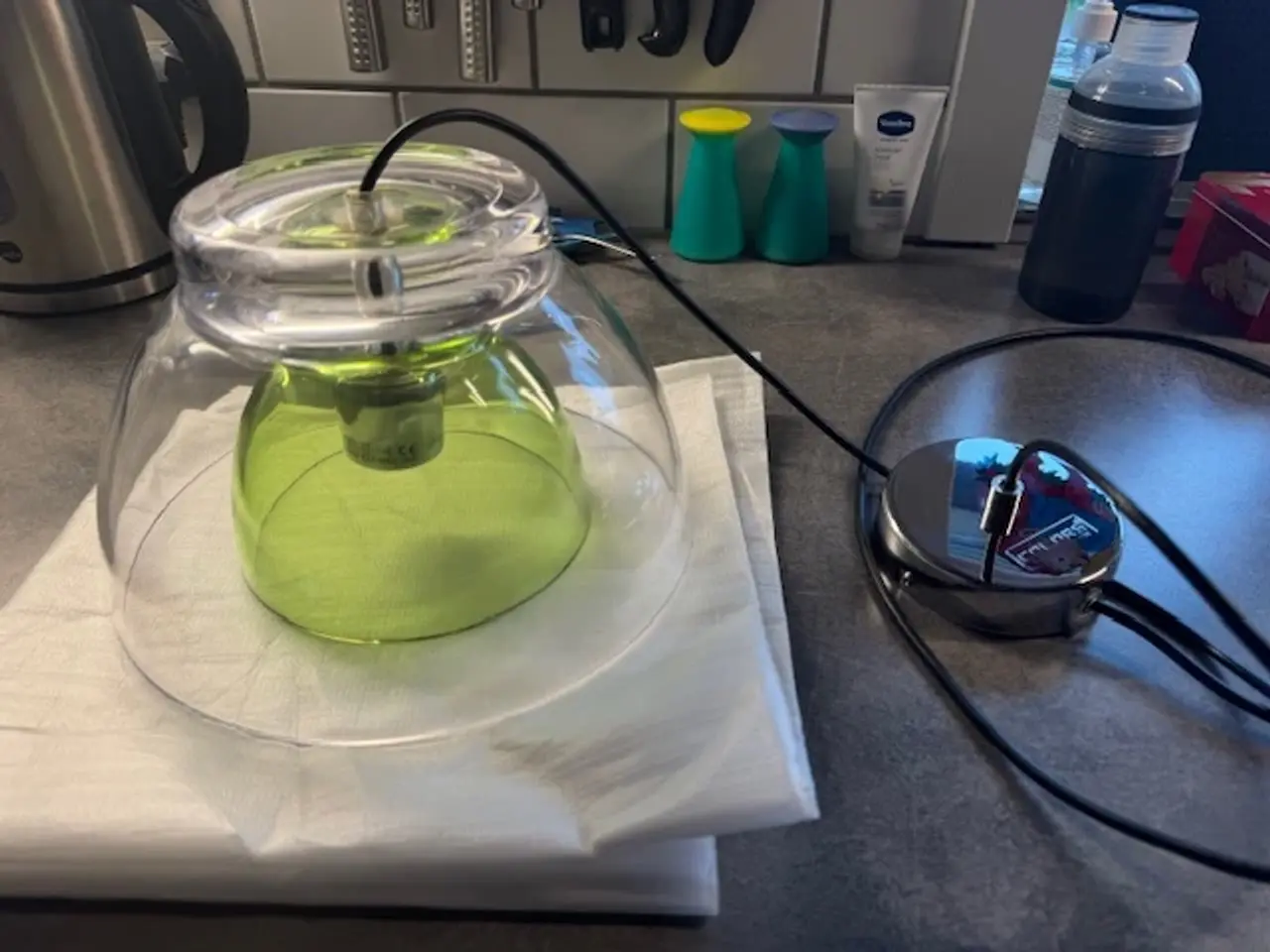 Billede 1 - Loftslampe i grøn og klar akrylplast.