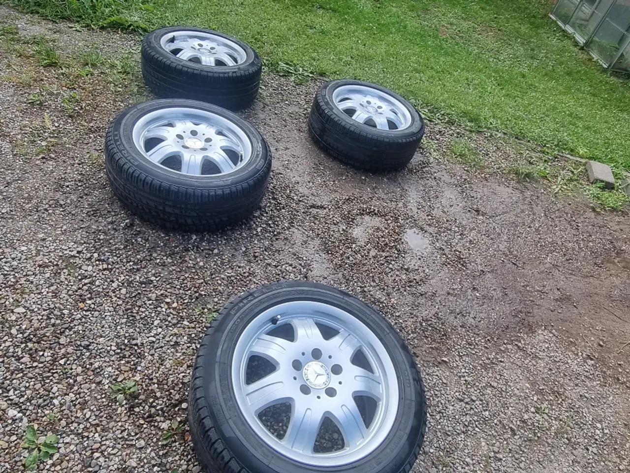 Billede 1 - 4 mercedes fælge med dæk