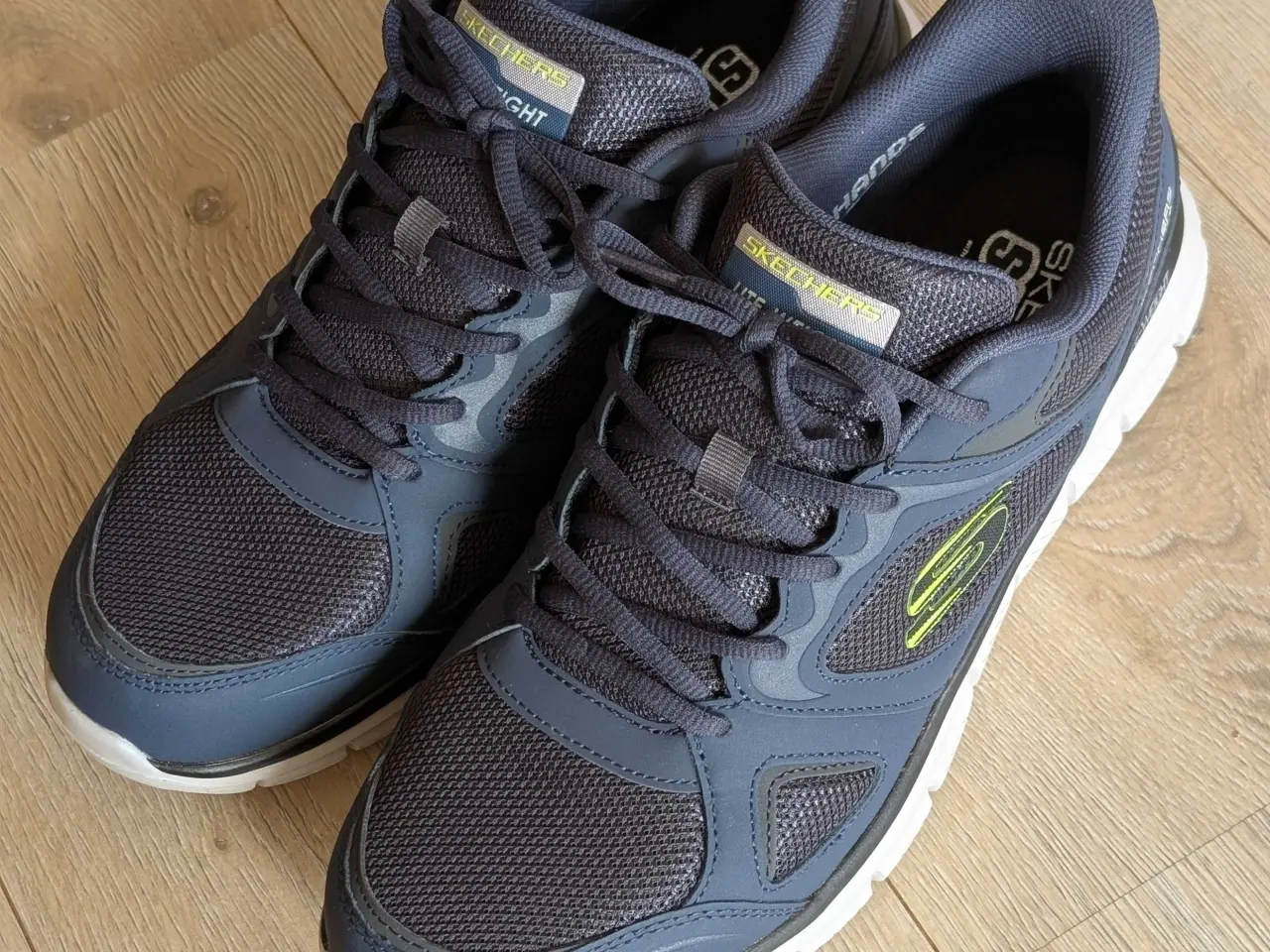 Billede 1 - SKECHERS SLIP - INS sko. Lite - Weicht.