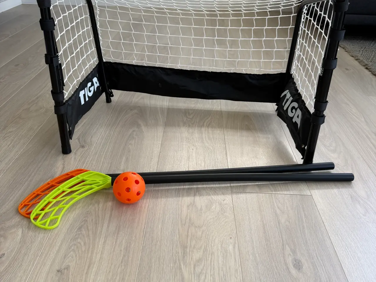 Billede 1 - Stiga hockey mål og 2 stk. stave + bold