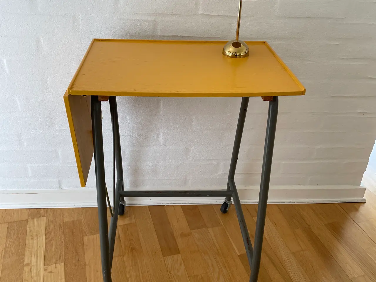 Billede 6 - Retro gult rullebord i industriel stil