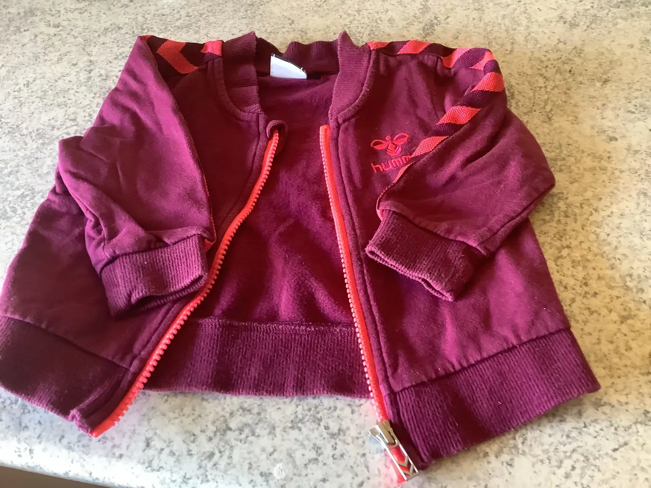 Billede 4 - Helt som ny Hummel jakke str. 74 pige