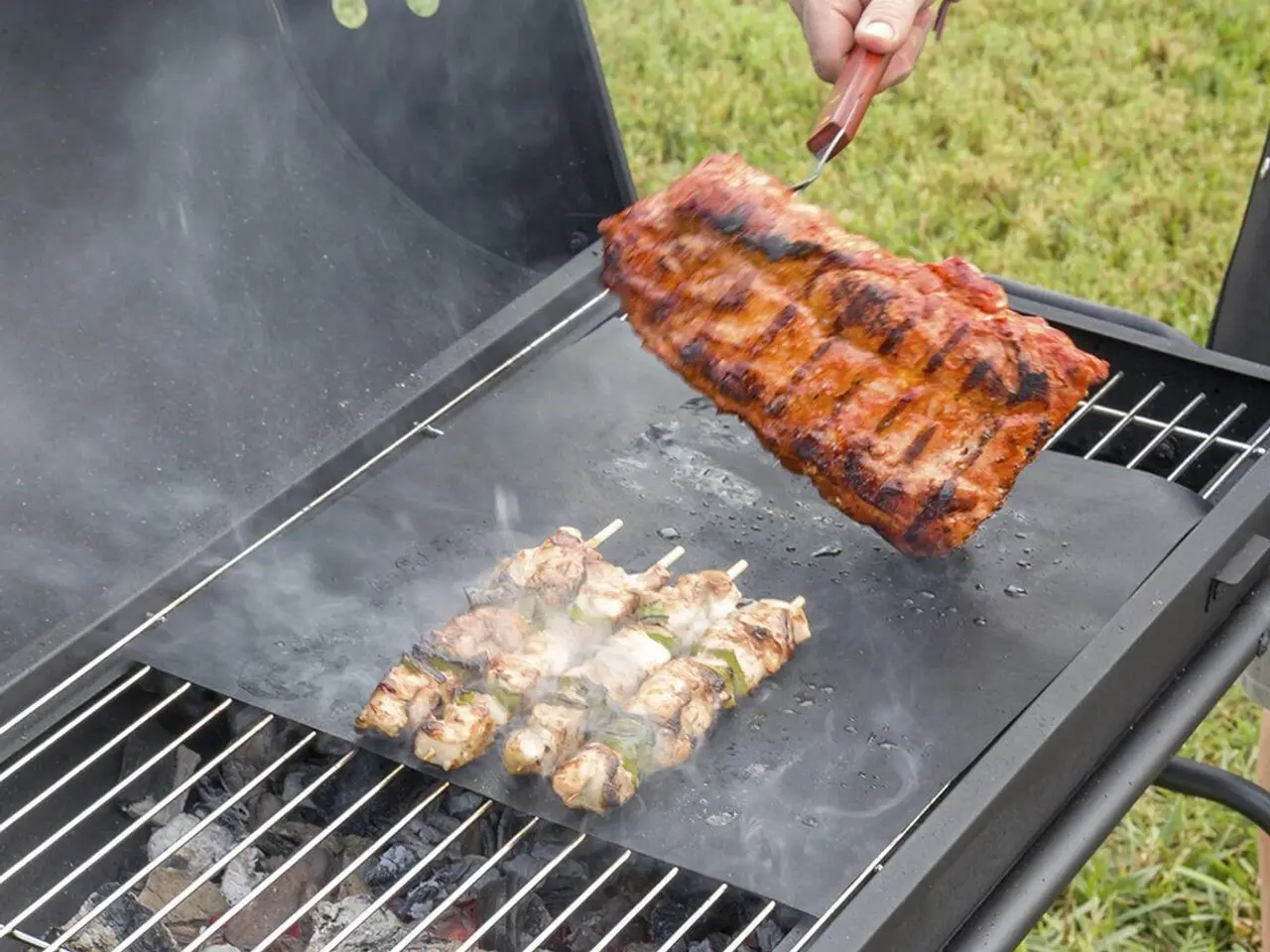 Billede 1 - Grillmåtte og ovnunderlag - 2 stk.