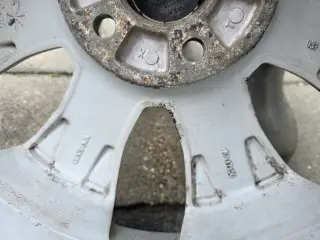 Volvo Alufælge 17 tommer med Sommer dæk.