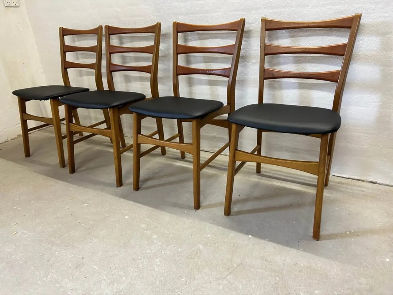 Billede 2 - 🪑 4 stk. vintage Farstrup Model 219 / “Della” –