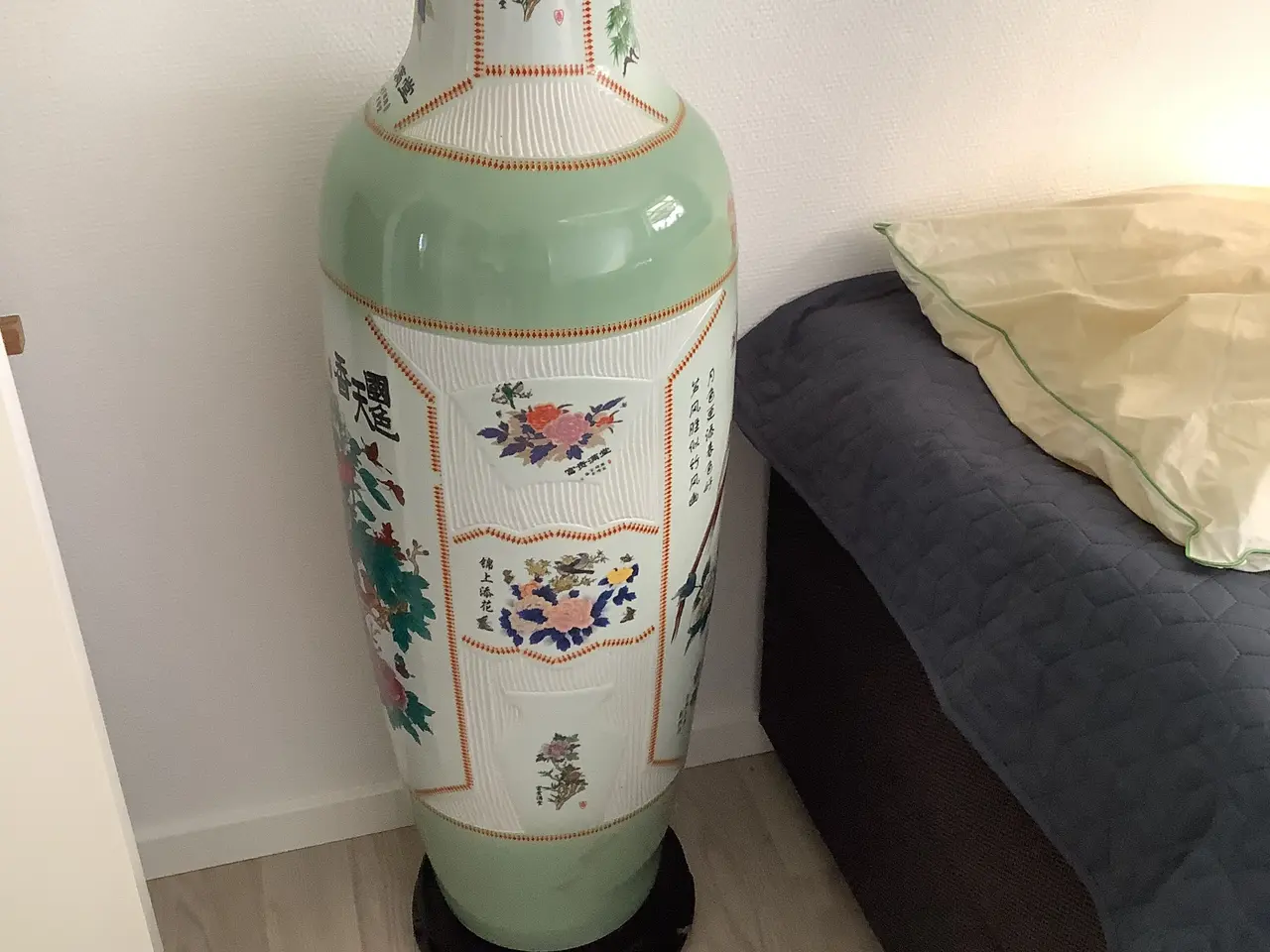 Billede 3 - Stor og imponerende kinesisk gulvvase i porcelæn