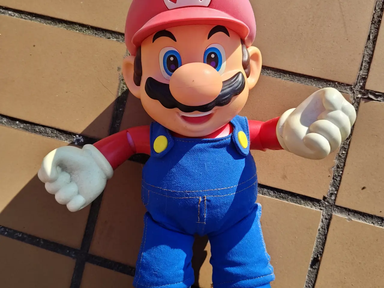Billede 1 - It's a me Mario Dukke ca.30cm med lyde