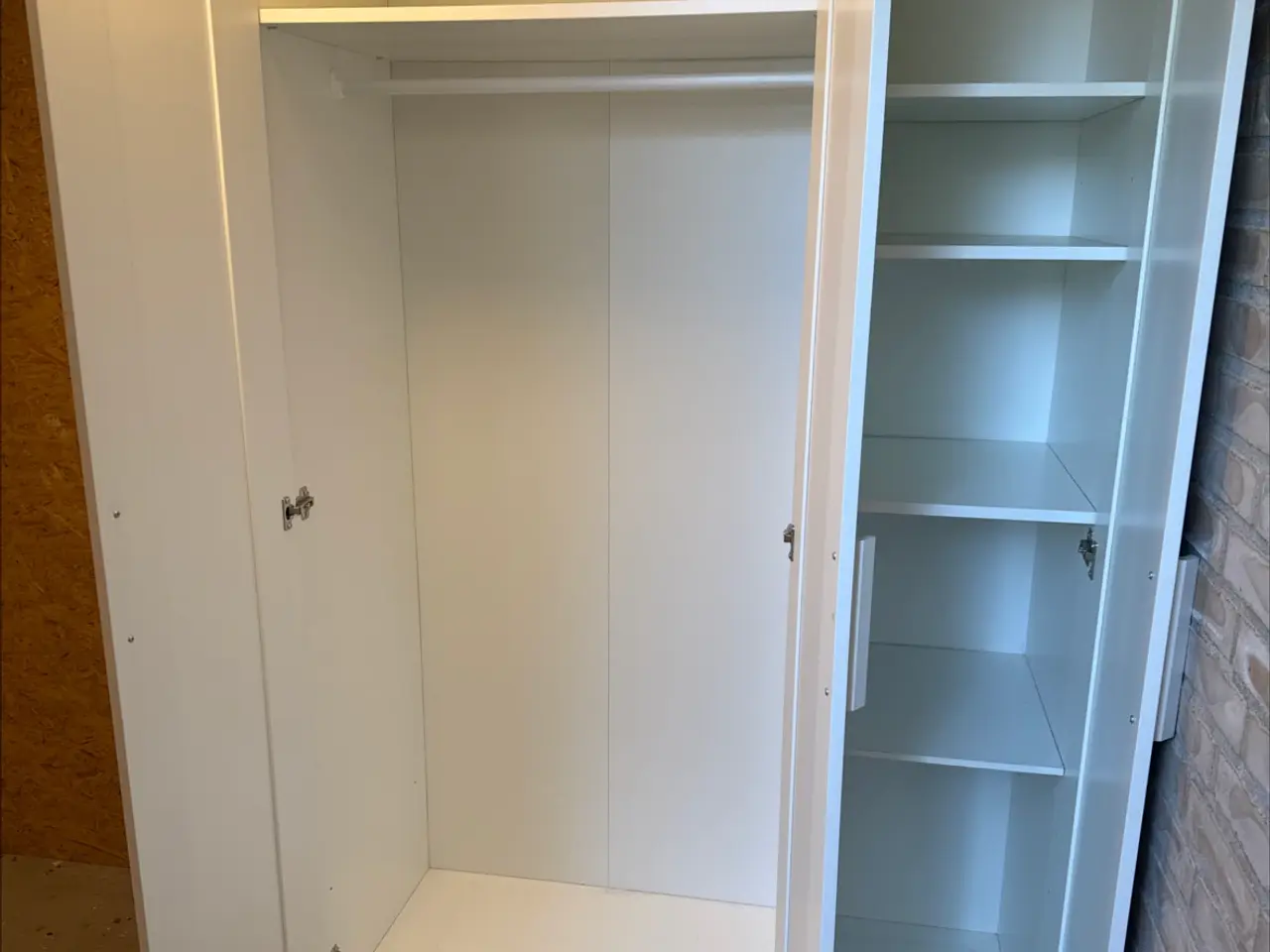 Billede 2 - Skab meget pænt med spejl , 3 låger