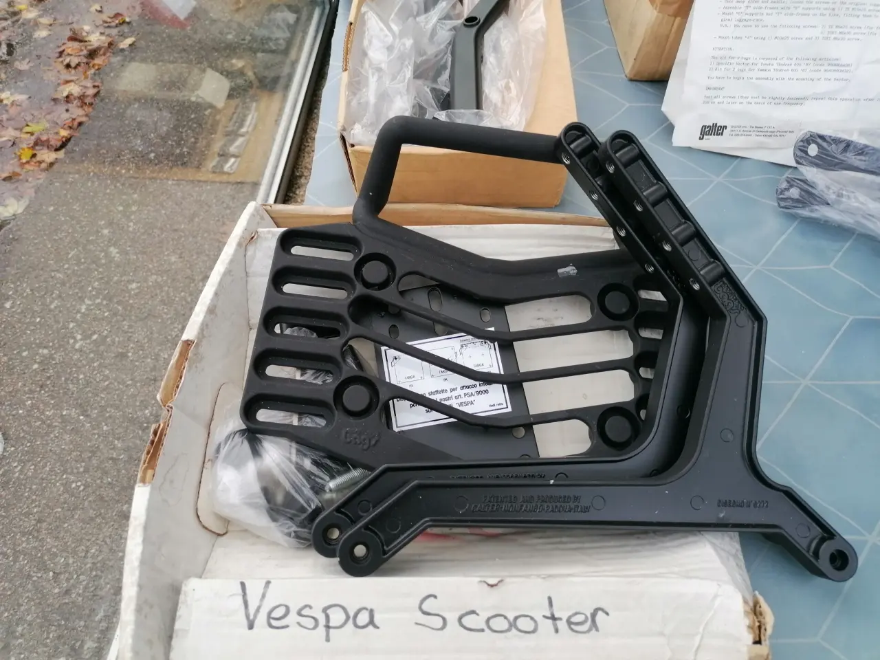 Billede 2 - Plade til montering Topbox . Vespa Scooter (se %) 