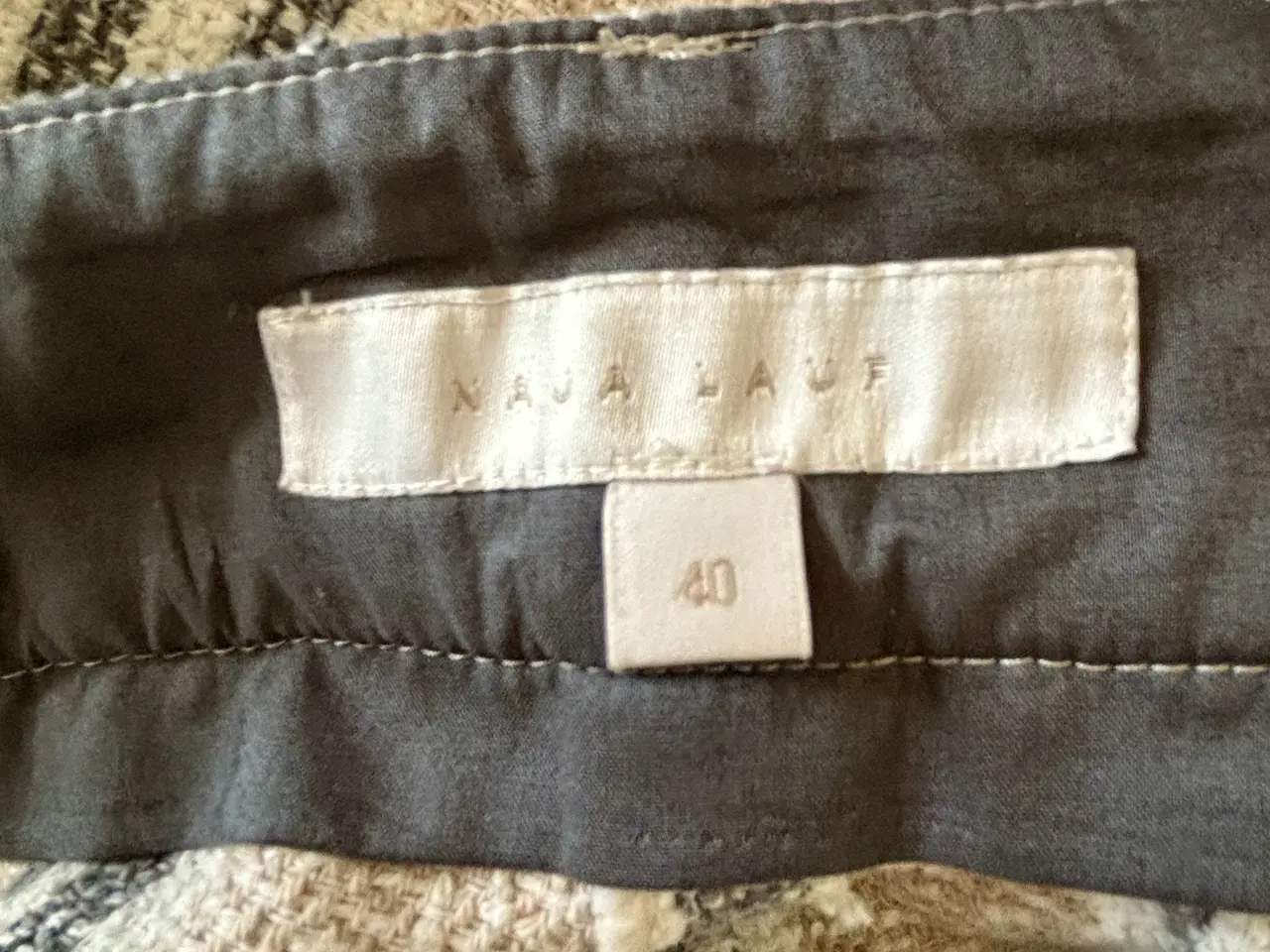 Billede 4 - Naja Lauf, beige stribede bukser m vidde ben, 40