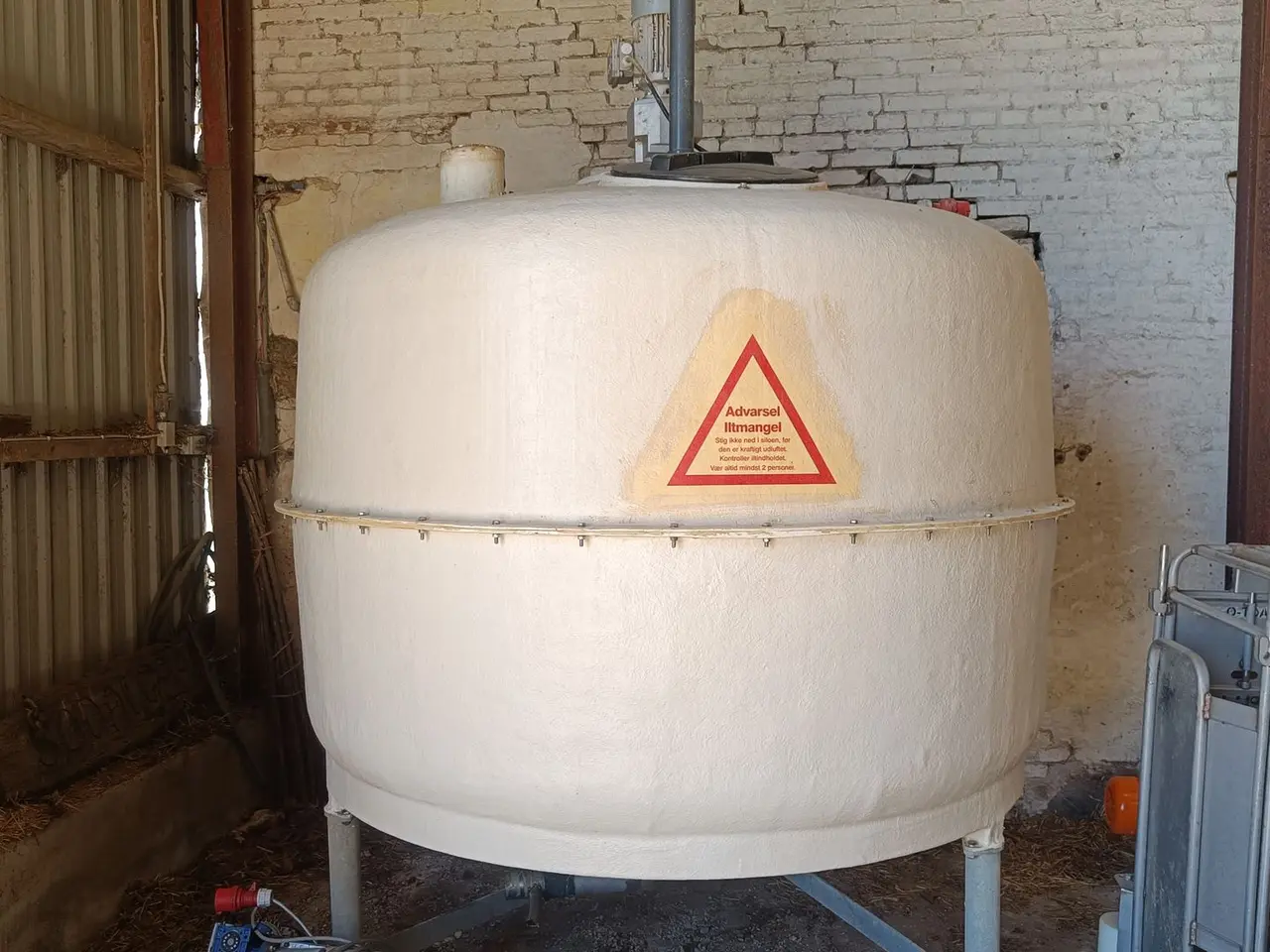 Billede 1 - - - - Blandetank 4000 med automatisk vaskeanlæg