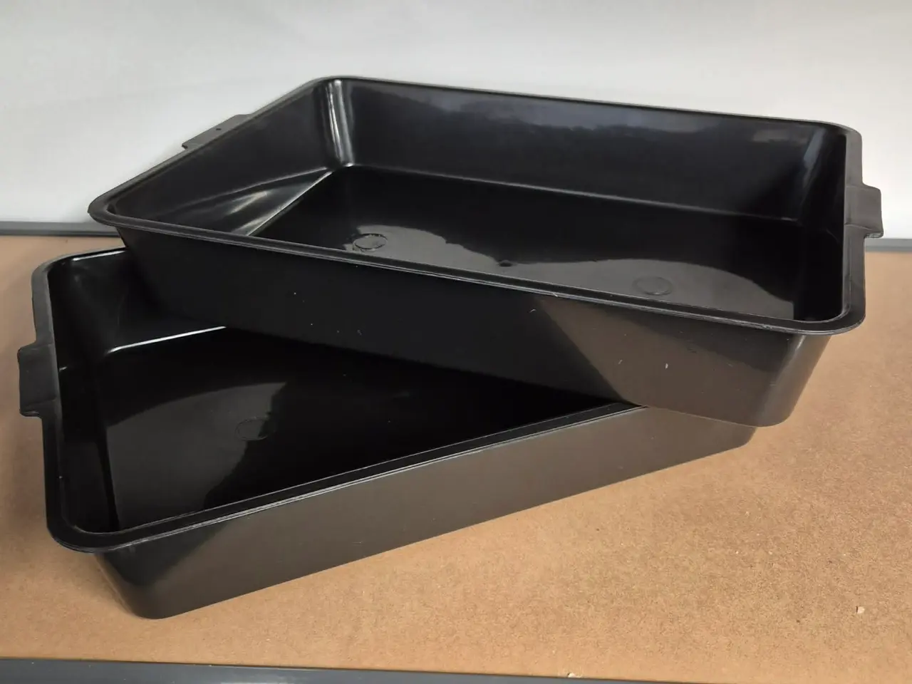 Billede 1 - 2 stk. Sorte Kattebakker  str. 44 x31 x8cm
