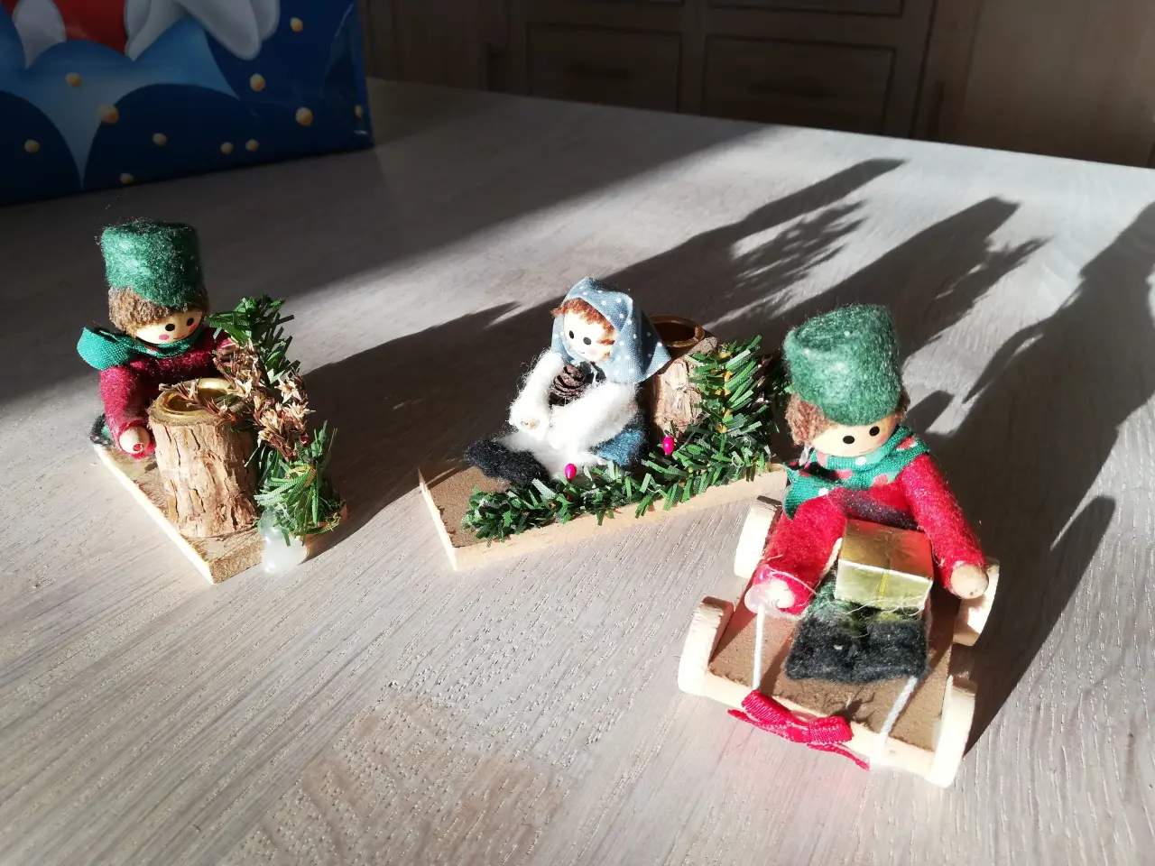 Billede 1 - Gamle jule figurer med lyseholder 3 stk.