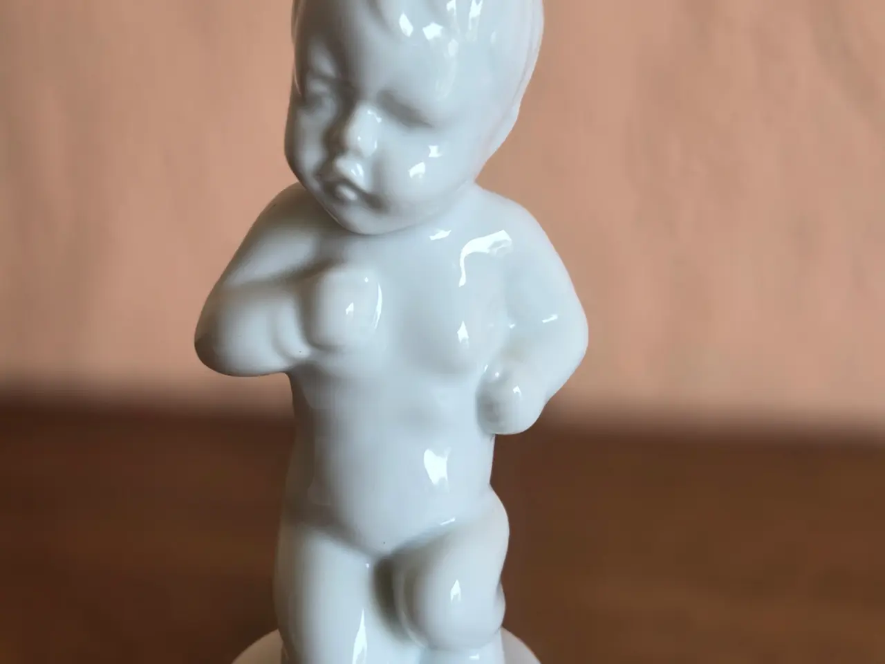 Billede 1 - Hvid porcelænsfigur – børnefigur, 13cm