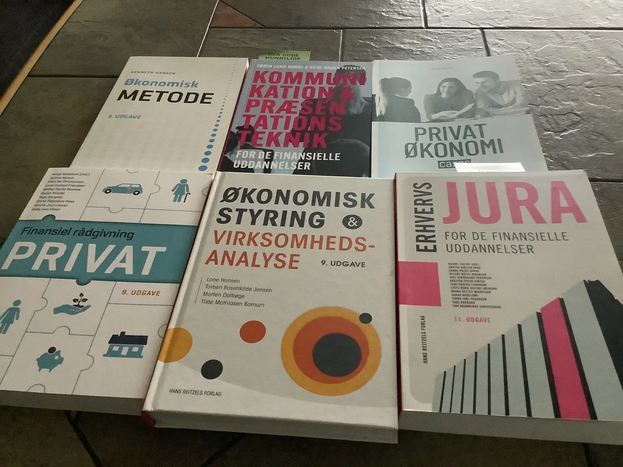 Billede 1 - Studiebøger til finansøkonom