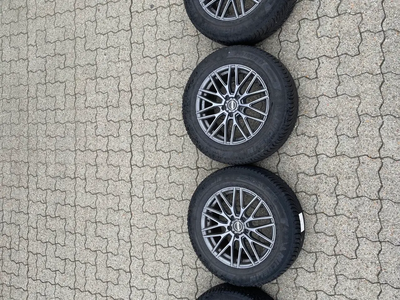 Billede 3 - 17 tommer alufælg med vinterdæk fra Michelin (tidl