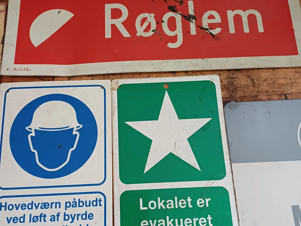 Billede 1 - Skilte