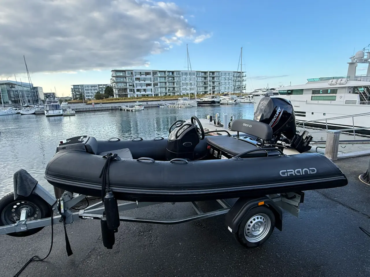 Billede 5 - Grand 340 GL Black Edition Mercury 25hk m trailer