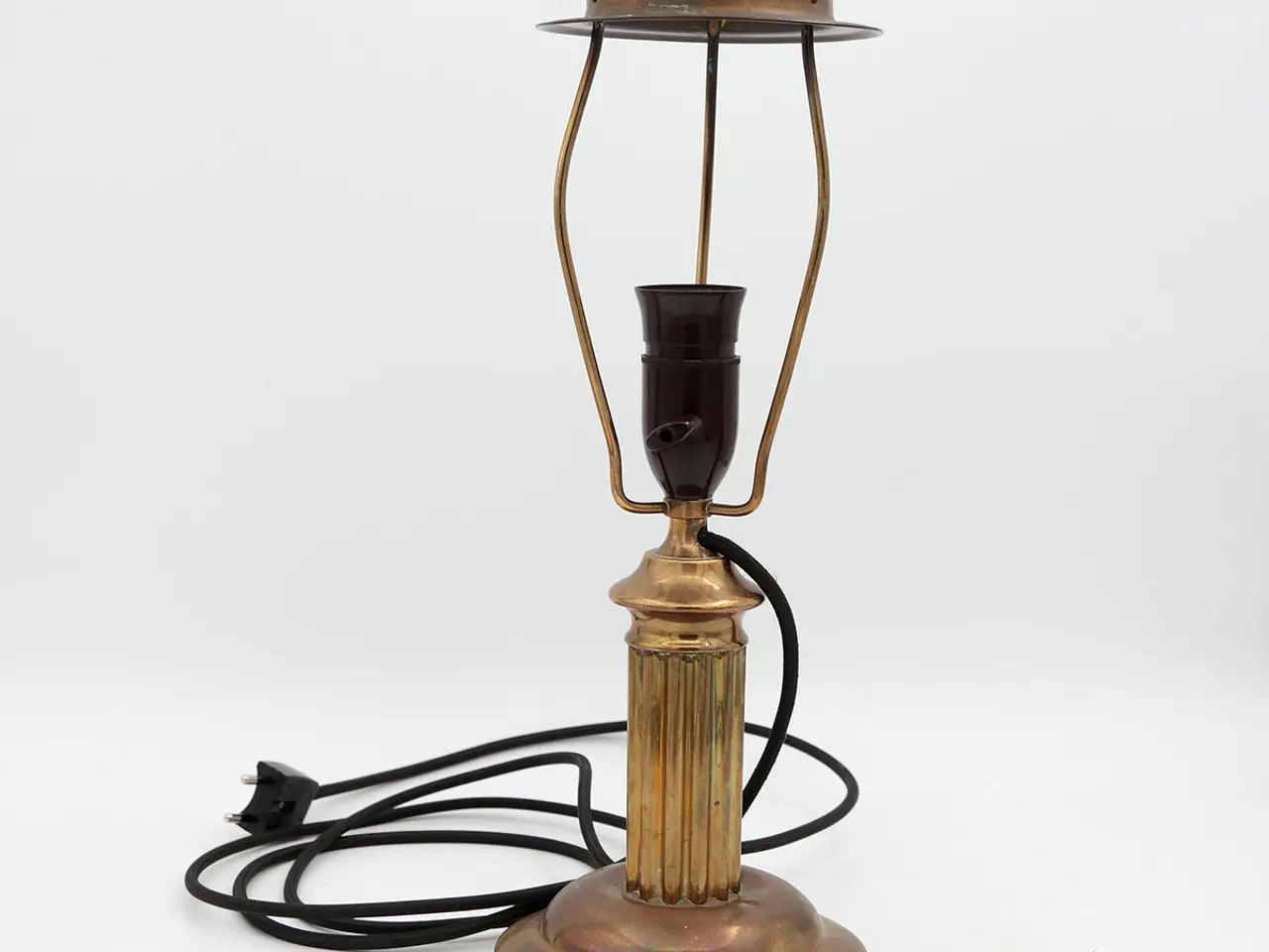 Billede 4 - Klassisk messingbordlampe med kanneleret søjle