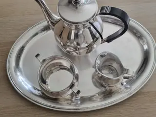 Klassisk, nypudset kaffesæt fra Carl M. Cohr 1931