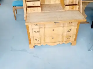 Kommode afsyret eg.