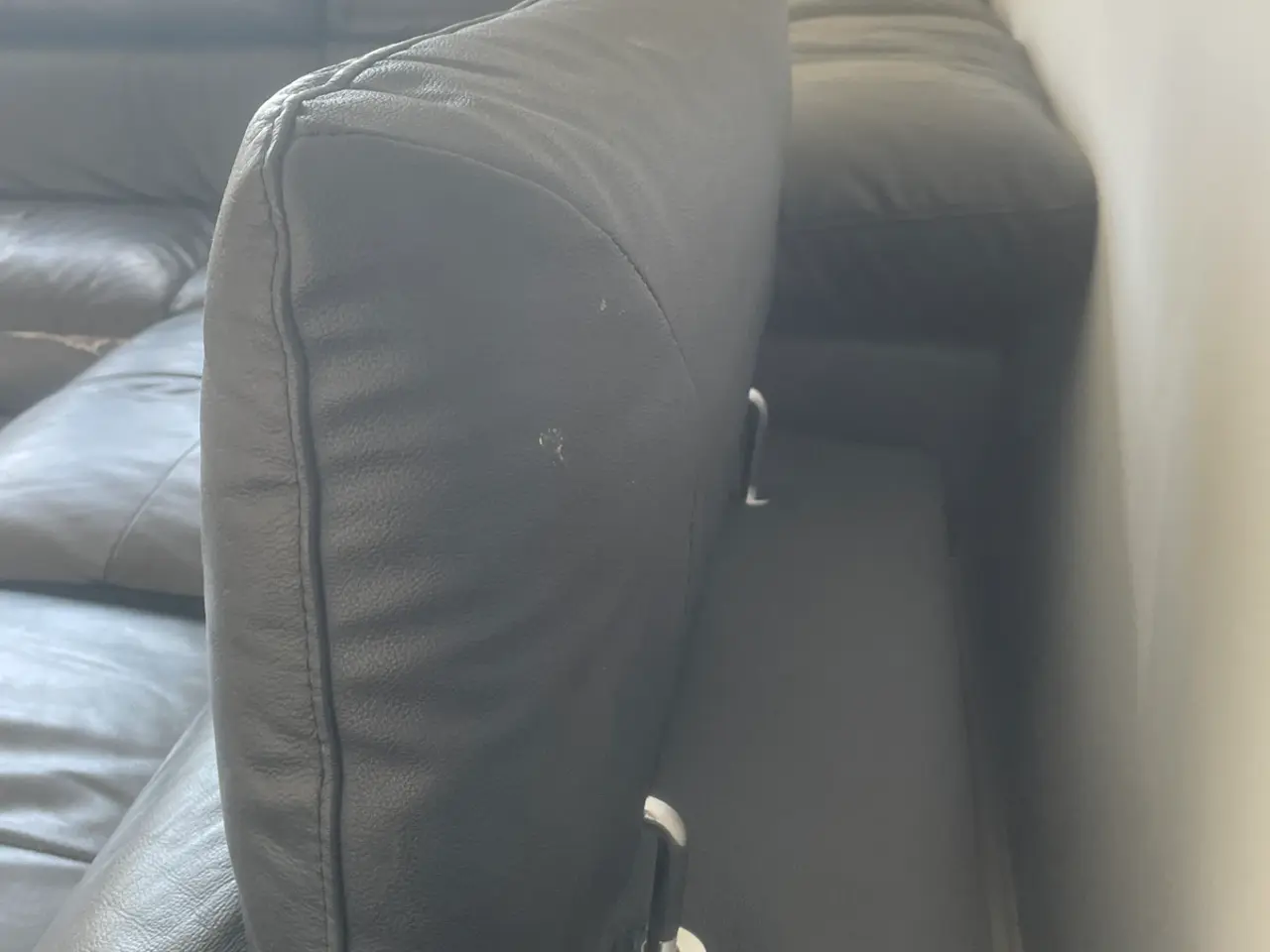 Billede 5 - Sort læder sofa med elektrisk benlæn nypris 13000