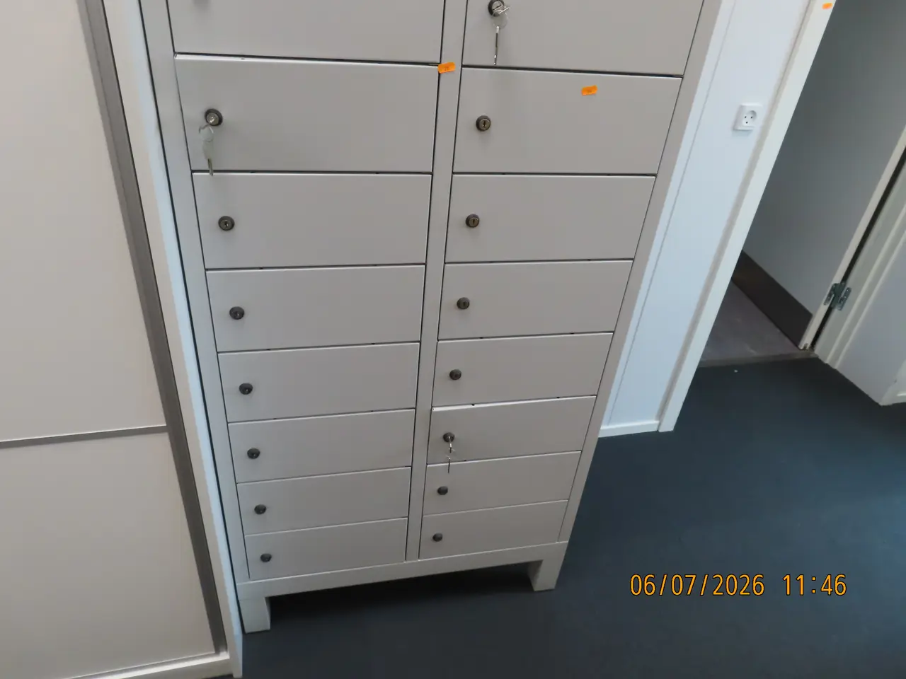 Billede 3 - Tøjudleveringsskab