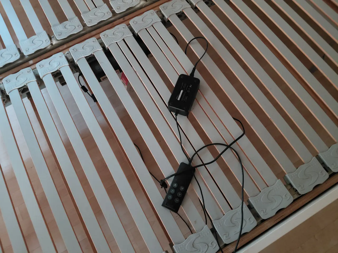Billede 2 - Hvid elevationsseng