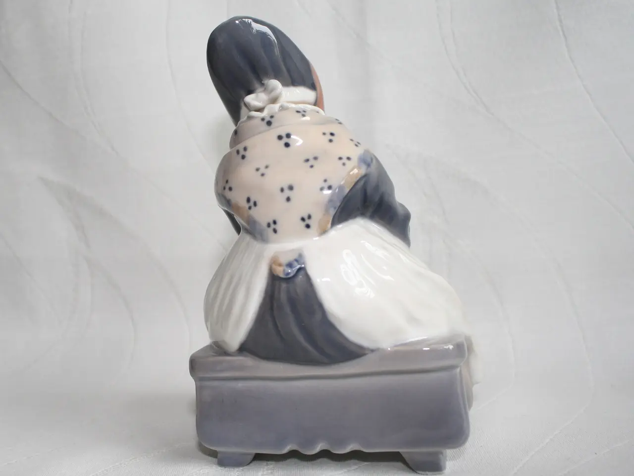 Billede 5 - Lille amagerpige, Figur fra Royal Copenhagen
