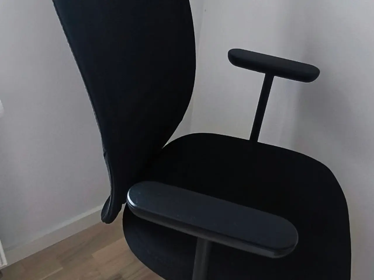 Billede 2 - IKEA FLINTAN kontorstol med armlæn – sort