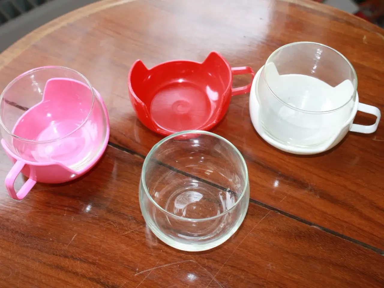 Billede 1 - Glaskopper i plastik holdere