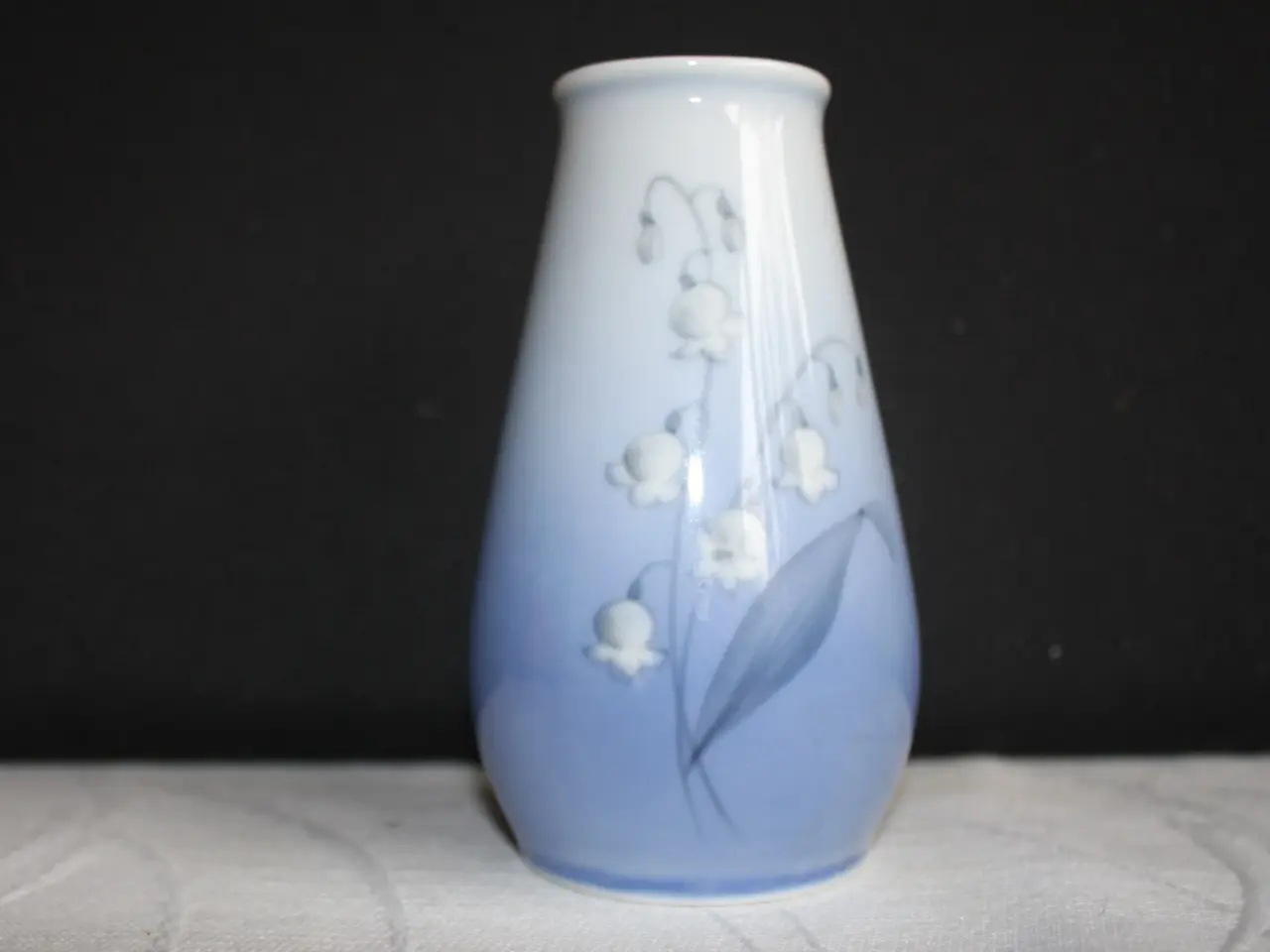 Billede 1 - Vase med liljekonval fra Bing og Grøndahl