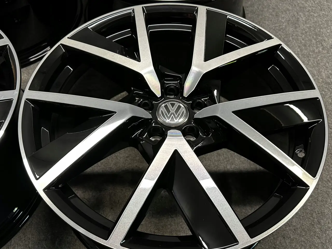 Billede 4 - VW TOUAREG III BRAGA 760 20 9J x 20" 5x112 ET 33