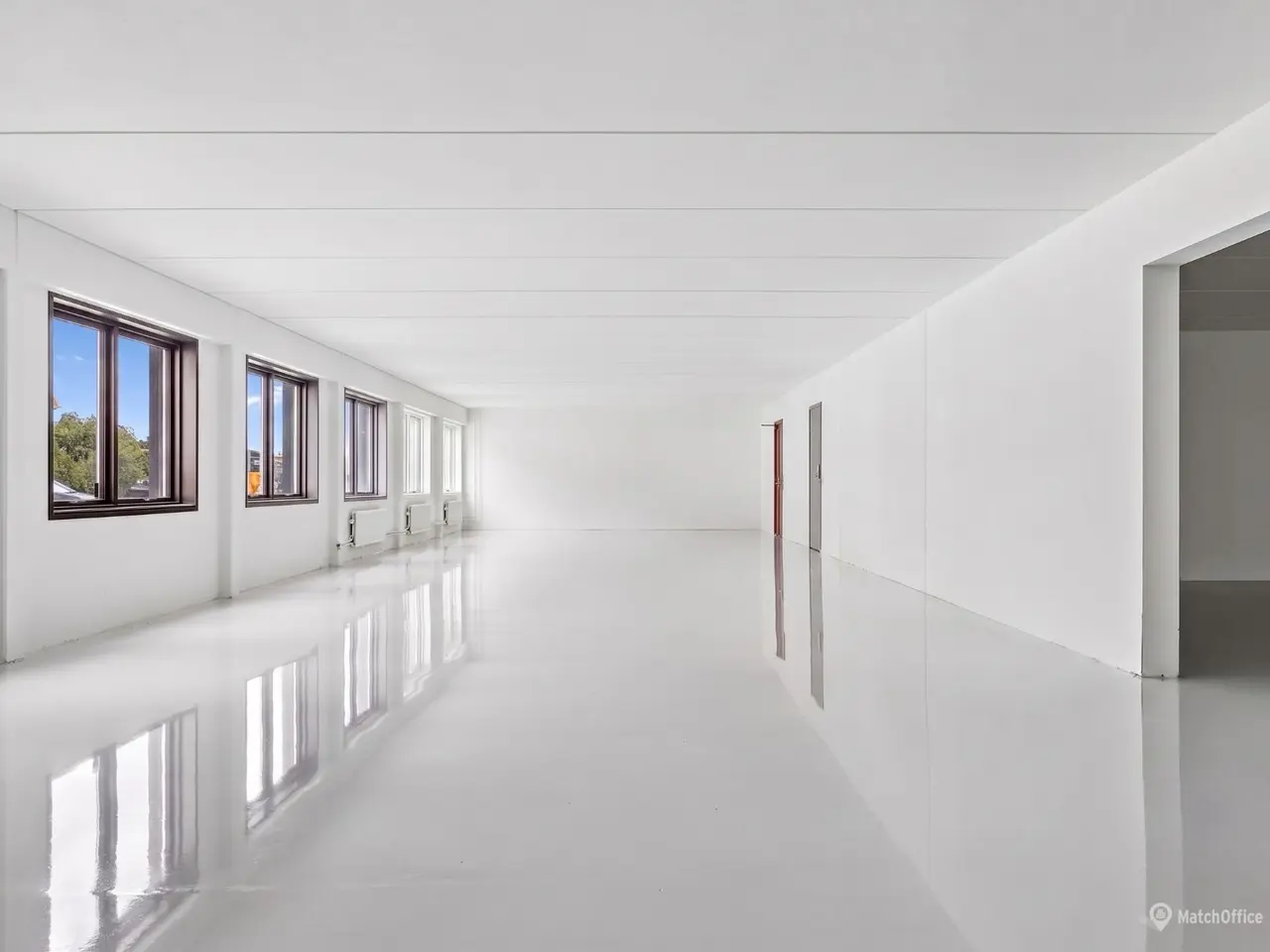 Billede 3 - 785 m² nyistandsat lager/showroom og kontor ud til trafikeret vej