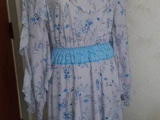 Kjole Boho ,med flot farver i printet. Str: Medium