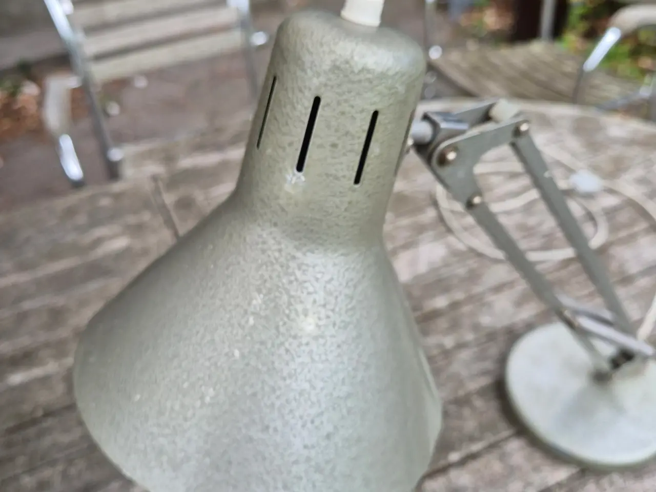 Billede 3 - Fleksibel bordlampe i metallicgrå