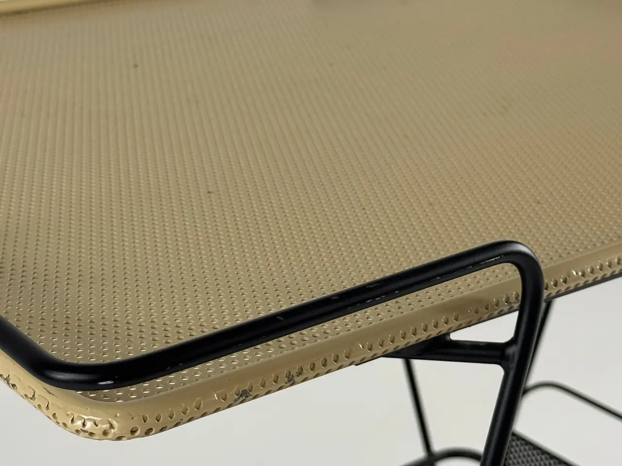 Billede 5 - GUBI Matégot Trolley – Beige/Sort