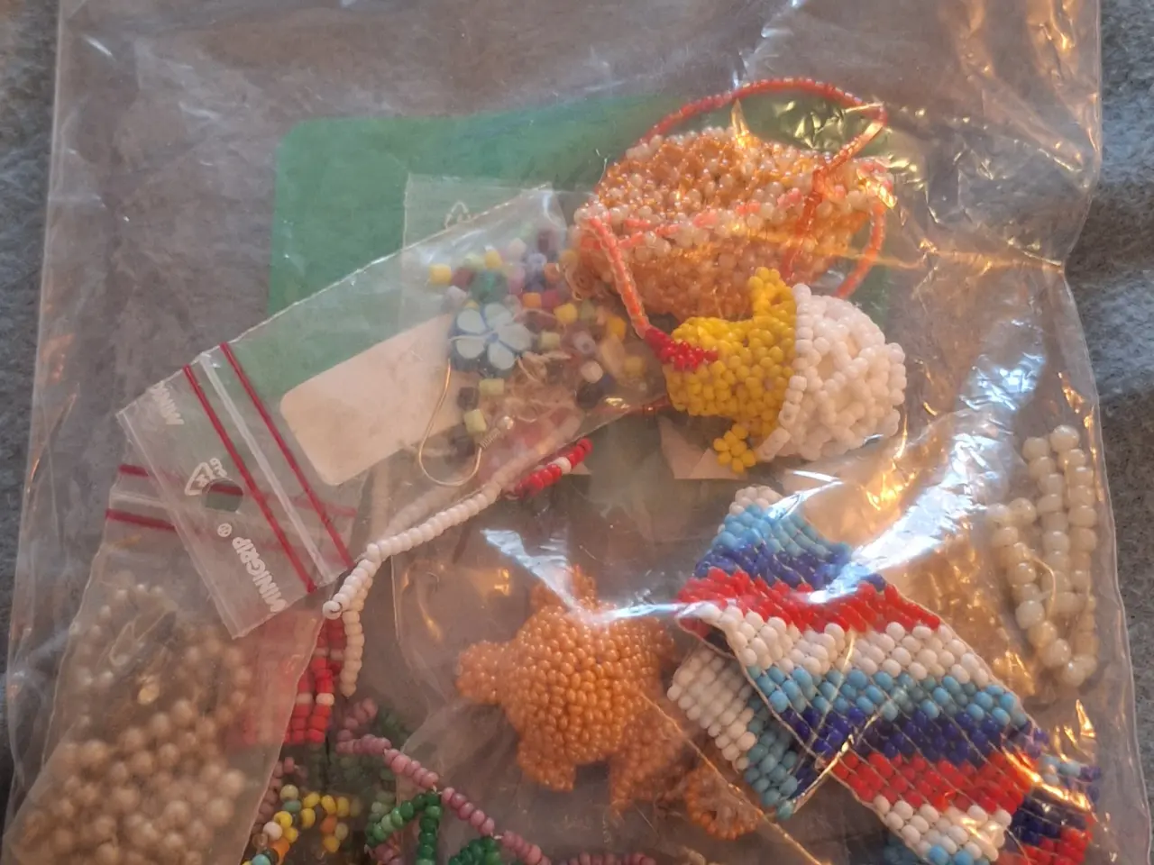 Billede 1 - Pose med assorterede perler