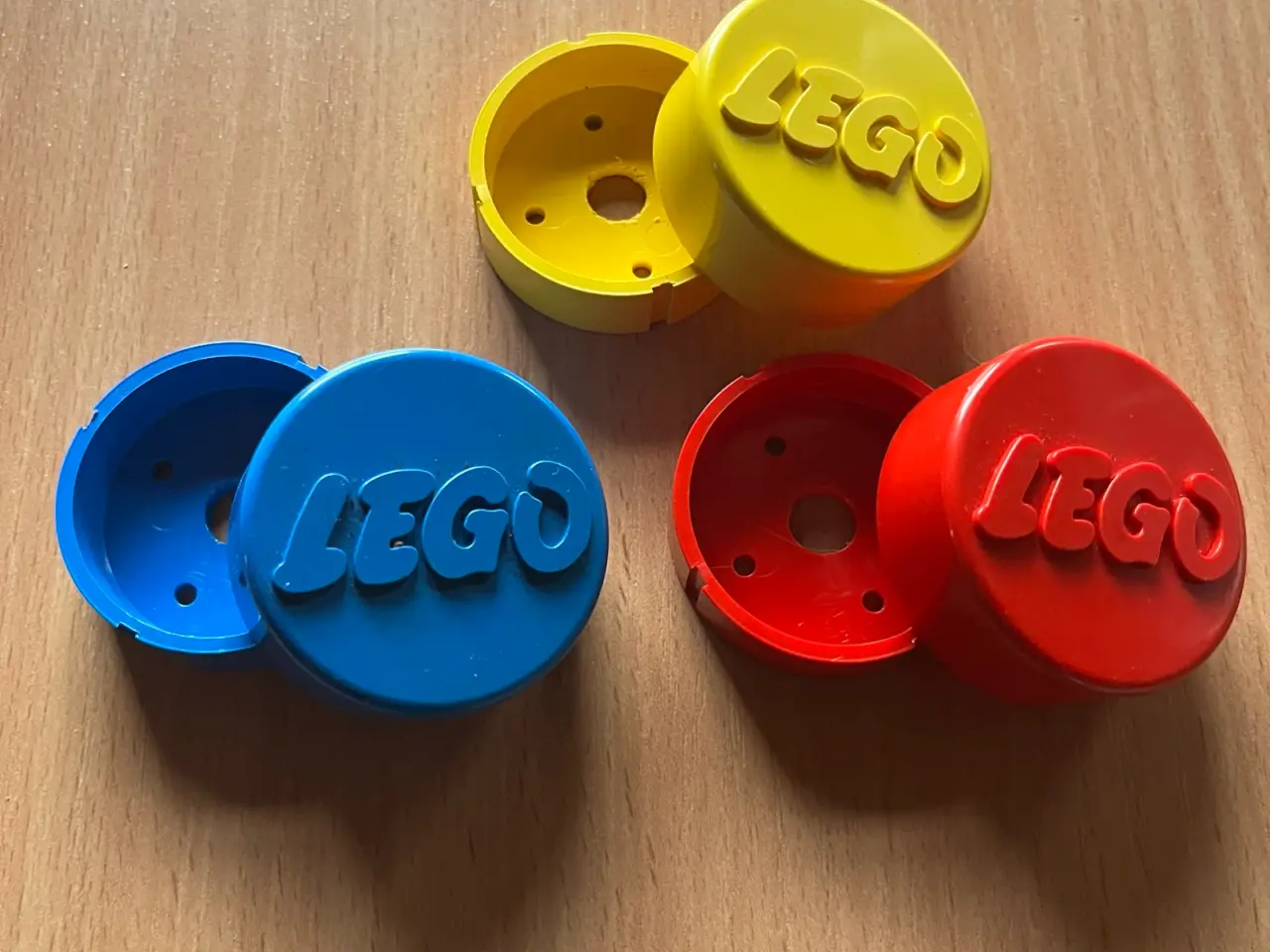 Billede 1 - 3 gamle Lego knopper med den helt gamle skrift