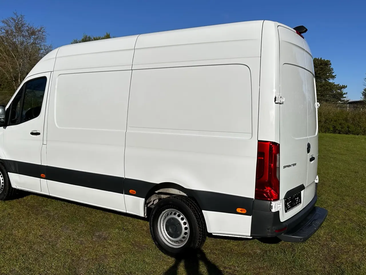 Billede 4 - Næsten ny Sprinter 317 CDI L2 H2 170 HK.