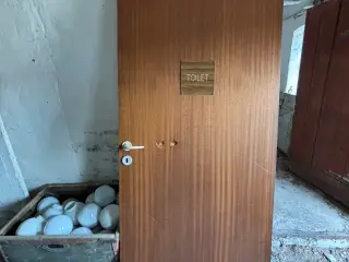 Dør i træ