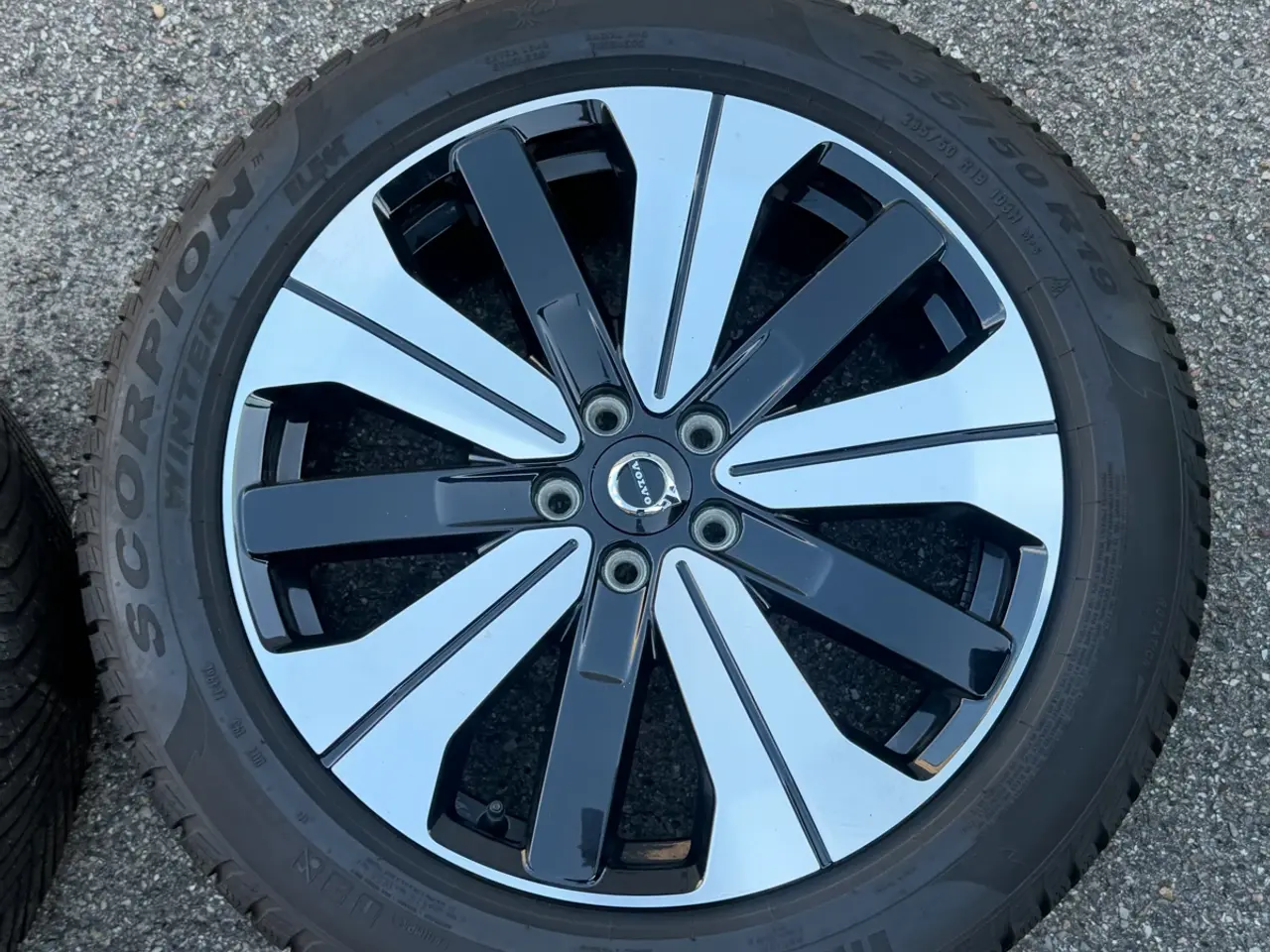 Billede 2 - Volvo alufælge med vinter dæk . Passer til electri